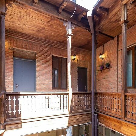 Modern Studio Near Rustaveli Ave - By Wehost Tbilisi Exterior photo