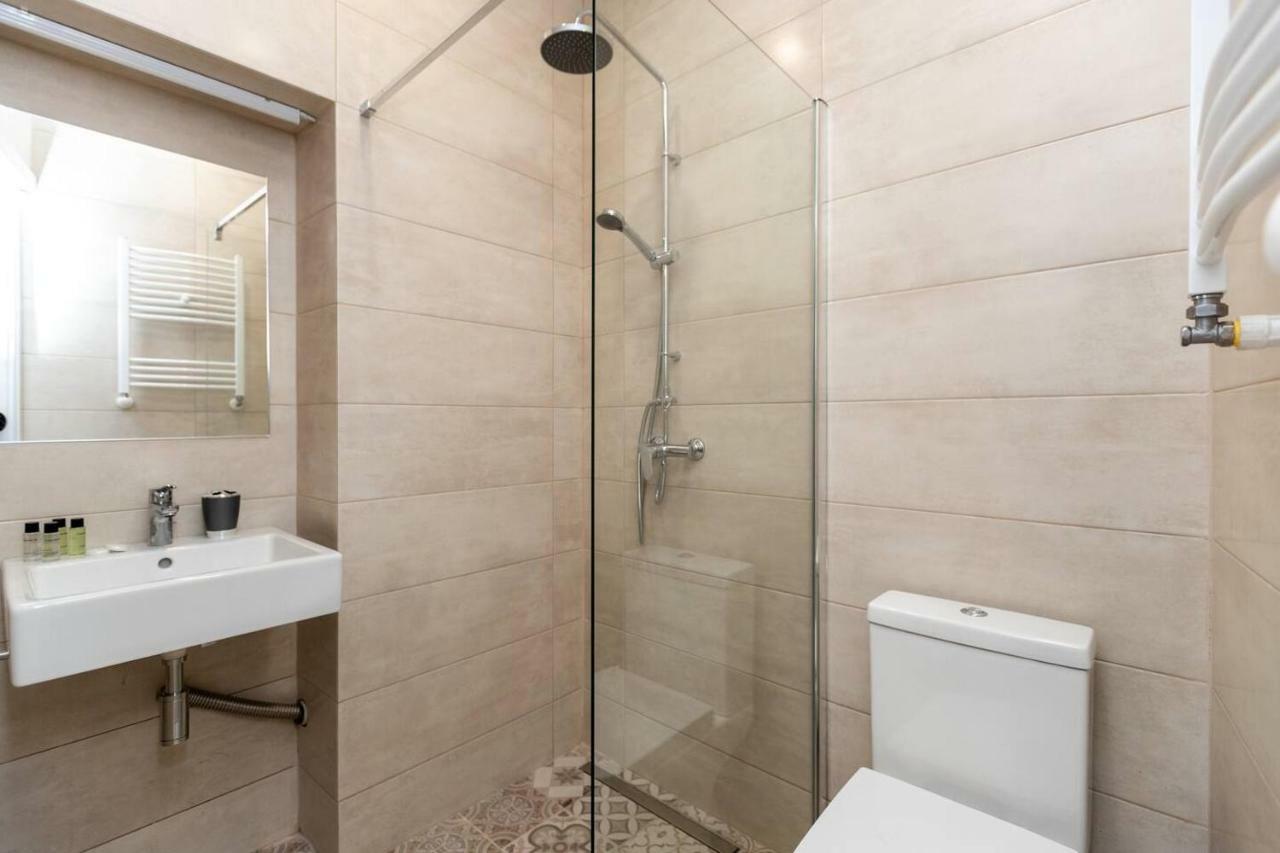 Modern Studio Near Rustaveli Ave - By Wehost Tbilisi Exterior photo